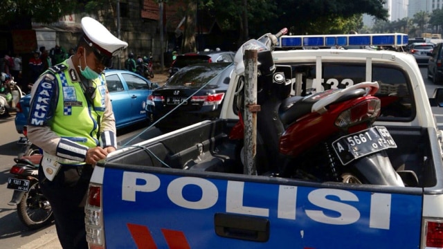 Motor yang melanggar di daerah Karet. (Foto: Fanny Kusumawardhani/kumparan)
