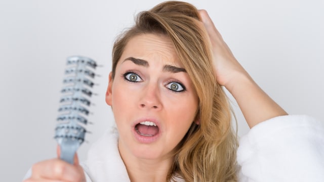 Ini dia penyebab kerontokan rambut. (Foto: Thinkstock)