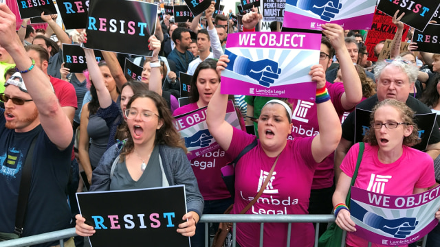 Demo transgender di Amerika Serikat. Foto: REUTERS/Carlo Allegri