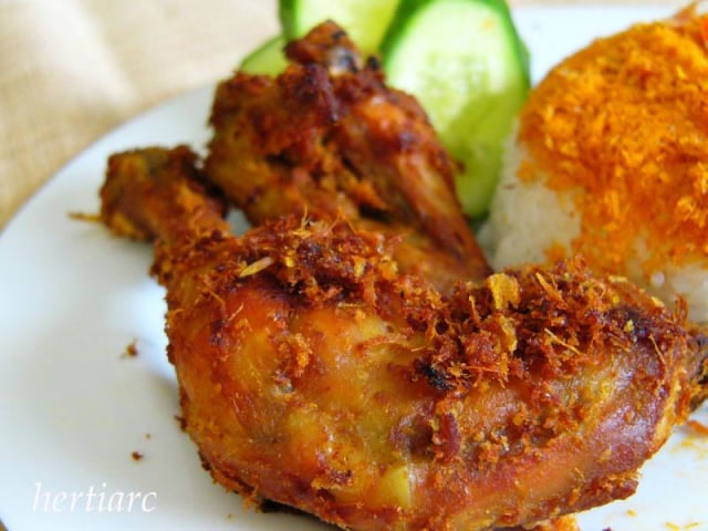 Gurih Dan Lezatnya Ayam Goreng Padang Padang Kumparan Com