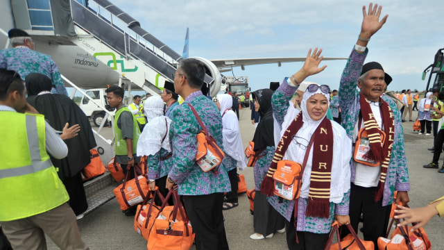 Pemberangkatan Jemaah Haji. (Foto: Antara/Iggoy el Fitra)