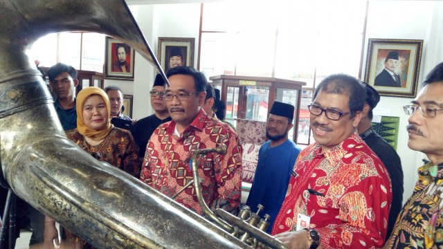 Djarot mengunjungi Museum Betawi di Setu Babakan (Foto: Diah Harni/kumparan)