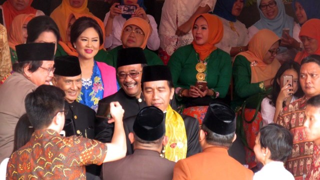 Djarot dan Jokowi di Lebaran Betawi 2017 (Foto: Yudhistira Amran/kumparan)