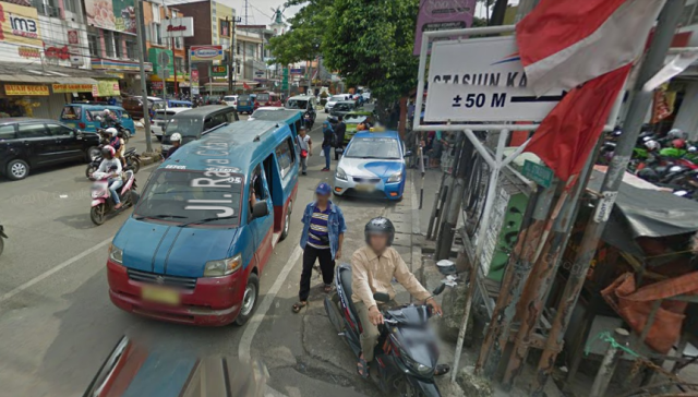 Tempat pertemuan ojek di Depok (Foto: Google Street View)