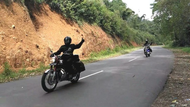 Ride into the Sunrise: Jelajahi Indahnya Indonesia dengan Motor Klasik (2)