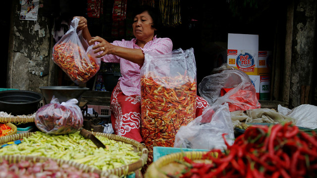 Cabai yang dijual di pasar   (Foto: REUTERS/Beawiharta)