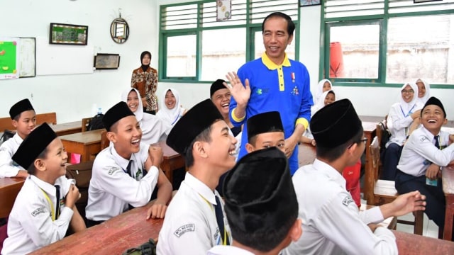 Jokowi di Acara Imunisasi Rubella (Foto: Dok. Biro Pers Setpres)