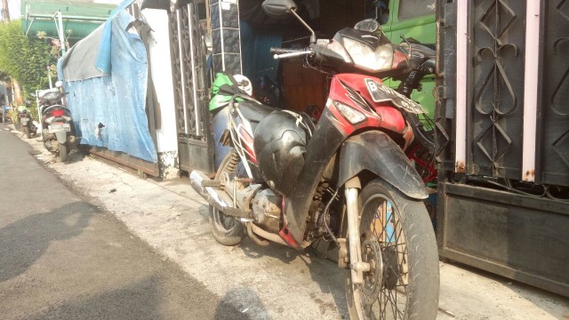 Sepeda motor Mang Ojo yang mogok (Foto: Diah Harni/kumparan)
