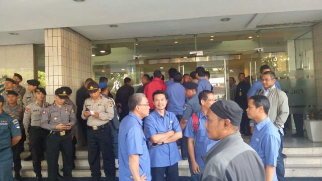 Pengamanan di Kantor JICT sebelum aksi mogok kerja (Foto: Rian/kumparan)