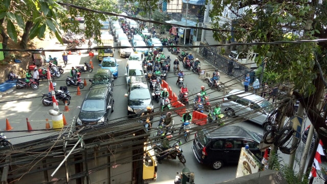 Lalu lintas di Kawasan Stasiun Sudirman. (Foto: Diah Harni/kumparan)