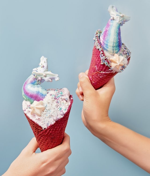 Es krim dengan topping ekor mermaid (Foto: Dok. Four Winters)