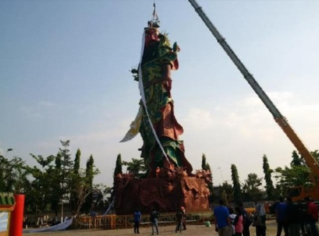 Patung Dewa Kongco Kwan Sing Tee Koen Akhirnya Ditutup Kain