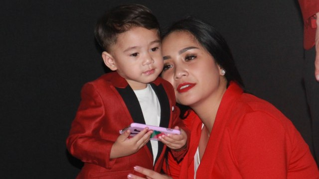 Rafathar dan Nagita Slavina (Foto: Munady)