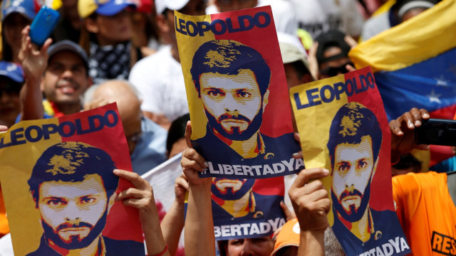 Pendukung pemimpin oposisi Leopoldo Lopez (Foto: REUTERS/Andres Martinez Casares)