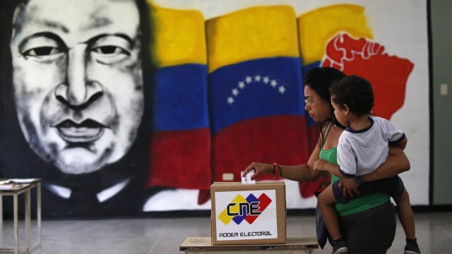 Pemungutan suara Majelis Konstituante (Foto: REUTERS/Carlos Garcia Rawlins)