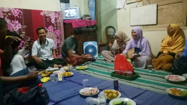 Syukuran di rumah Siti Maryam (Foto: Akbar Ramadhan/kumparan)