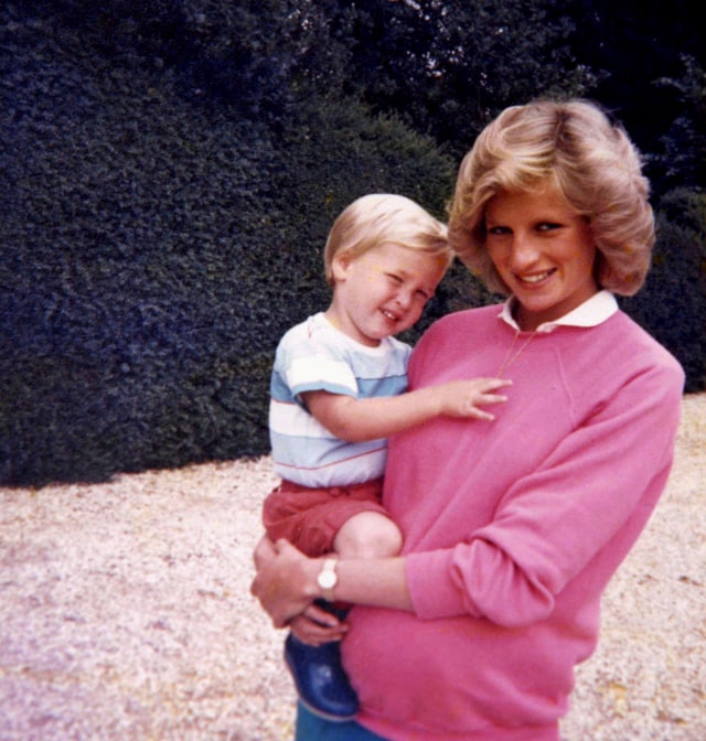 Potret Putri Diana dan Pangeran William (Foto: Kensington Palace via Reuters)