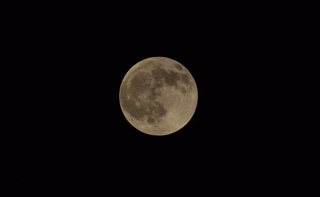 Gerhana bulan. (Foto: Muhammad Iqbal/kumparan)