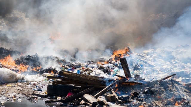 Kenapa Membakar Sampah Berbahaya?  (4)