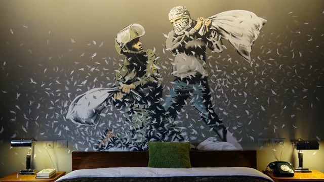 Karya Bansky di The Walled off Hotel. (Foto: Dok. walledoffhotel)