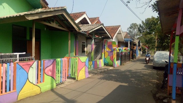 Kampung warna-warni Katulampa Bogor. (Foto: Aprilandika Pratama/kumparan)