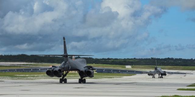 Pesawat B-1B Lancerbomber (Foto: U.S. Air Force/Tech. Sgt. Richard P. Ebensberger/Handout via REUTERS)