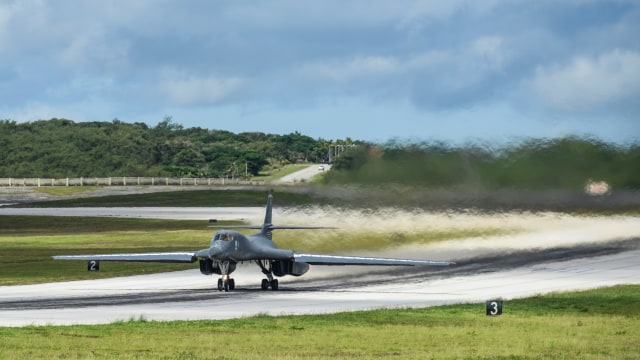 Pesawat B-1B Lancerbomber (Foto: U.S. Air Force/Tech. Sgt. Richard P. Ebensberger/Handout via REUTERS)