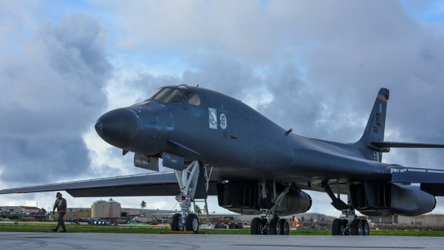 Pesawat B-1B Lancerbomber (Foto: U.S. Air Force/Tech. Sgt. Richard P. Ebensberger/Handout via REUTERS)