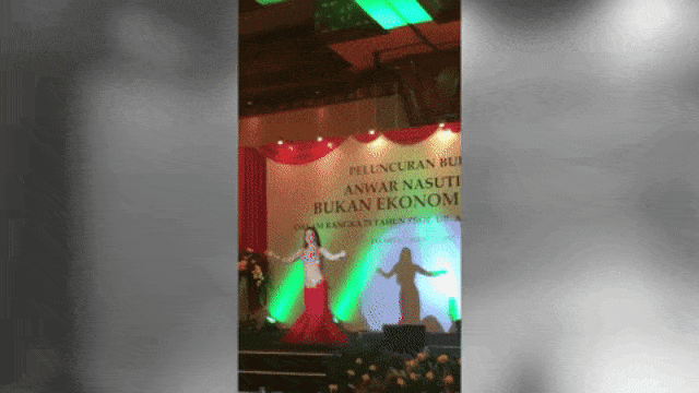 Tari perut di peluncuran buku Anwar Nasution. (Foto: Dok. Istimewa)