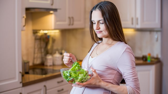 Ibu hamil perlu konsumsi makanan sehat (Foto: Thinkstock)
