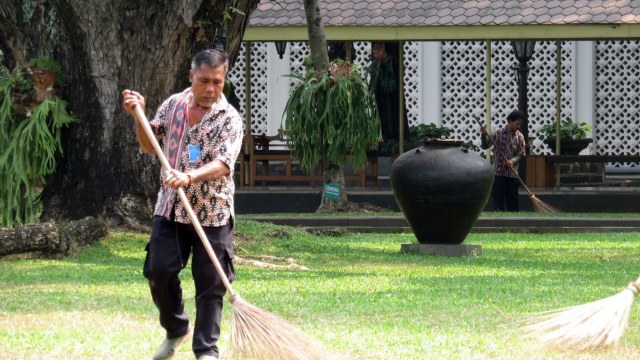 Istana bersih-bersih jelang Hari Kemerdekaan. (Foto: Yudhistira Amran/kumparan)