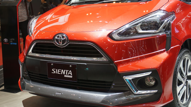 Ubahan depan Toyota Sienta Limited Edition (Foto: Gesit Prayogi/kumparan)