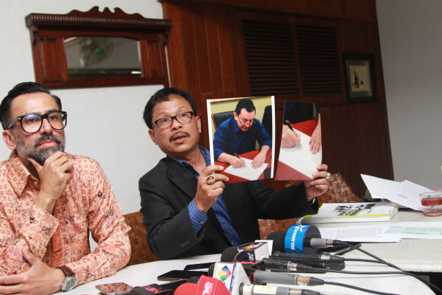 Kuasa hukum bersama Jeremy Thomas. (Foto: Munady/kumparan)