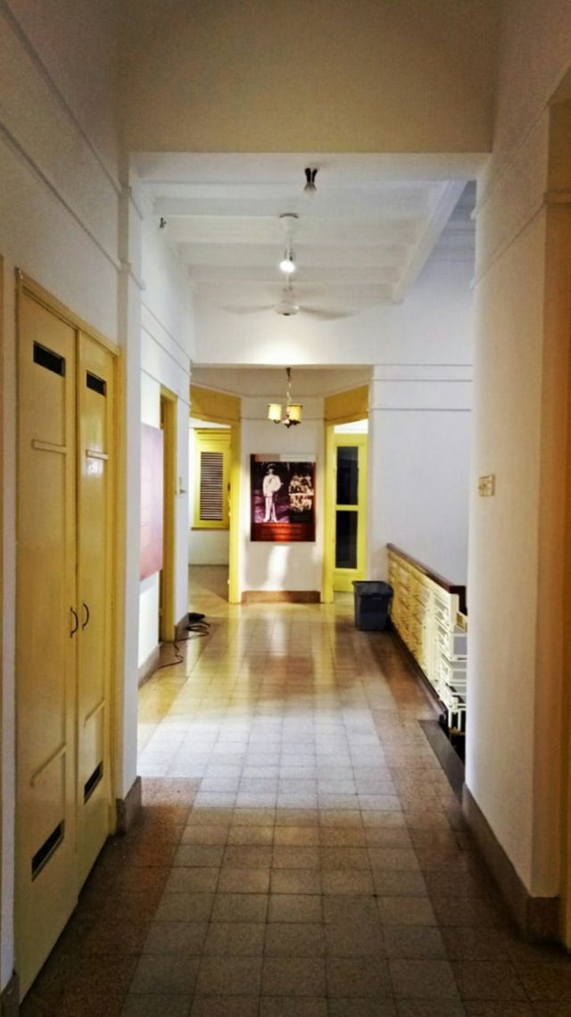 Lorong lantai dua di rumah Imam Bonjol 1. (Foto: Anggi Kusumawadewi/kumparan)