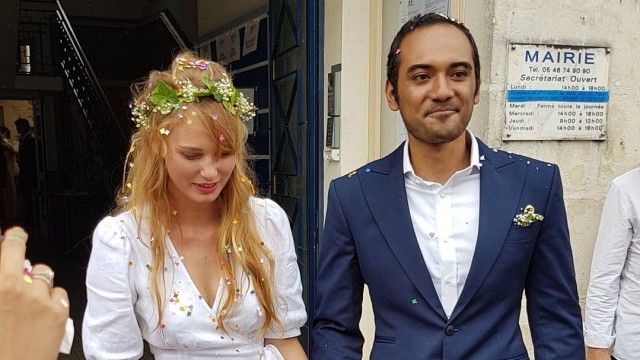 Ario Bayu dan Istri usai menikah (Foto: Instagram @wulanguritno)