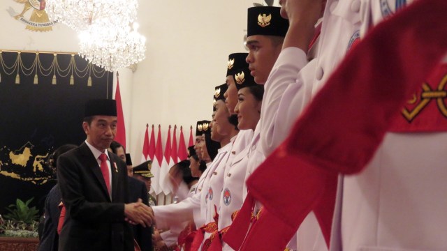 Presiden Jokowi melantik Paskibraka 2017 (Foto: Yudhistira Amran/kumparan)