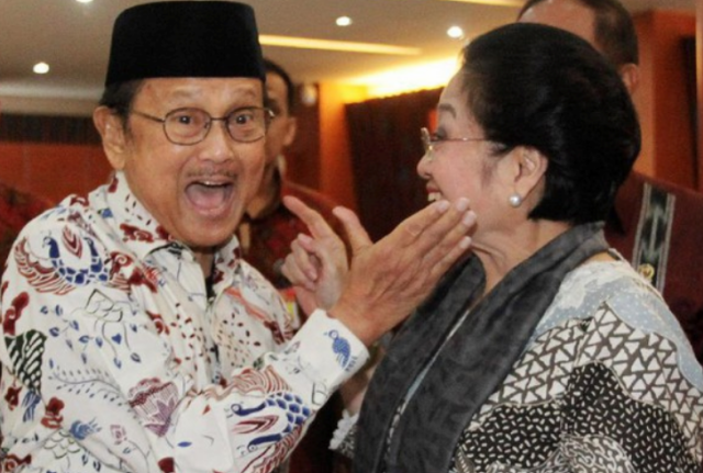 Romantisnya Habibie dan Megawati, dan Lipstik yang Membekas di Pipi