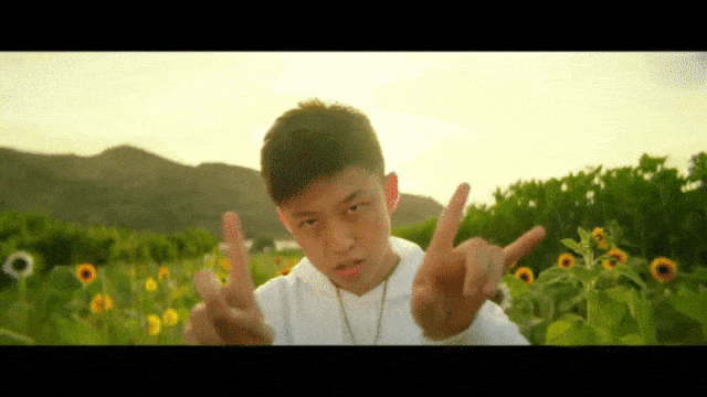 Rich Chigga di video klip 'Glow Like Dat' (Foto: Youtube 88rising)