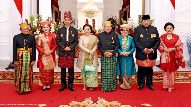 Jokowi bersama para mantan presiden RI (Foto: Agus Suparto)