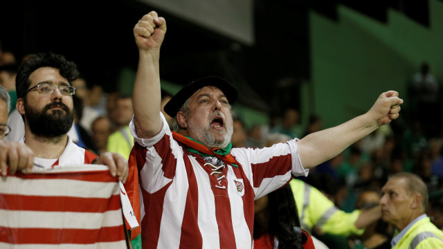 Fans Athletic Club di Athena. (Foto: Reuters/Alkis Konstantinidis)