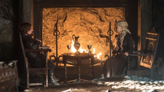 Tyrion dan Daenerys terlibat pembicaraan serius (Foto: HBO)