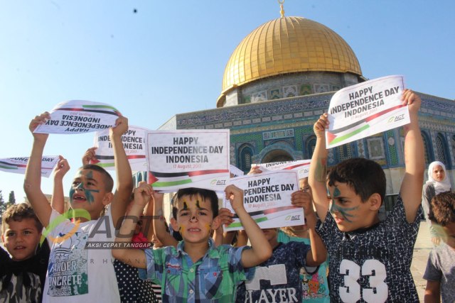 Tingkah Bocah Al-Aqsa, Ada Bendera Indonesia dan Palestina di Pipi Mereka