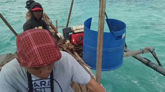 Kapal Keting-ting yang Dipakai Nelayan Pulau Seira (Foto: Wiji Nurhayat/kumparan)