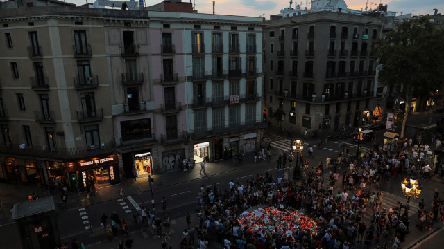 Tanda berduka usai serangan di Barcelona (Foto: Reters/Sergio Perez)