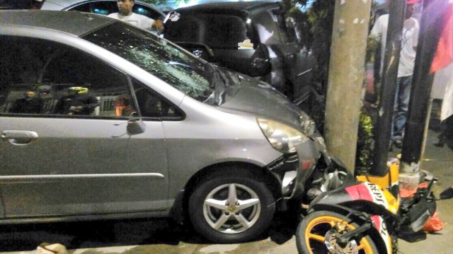 Kecelakaan di Warung Jati Barat (Foto: Twitter/ @TMCPoldaMetro)