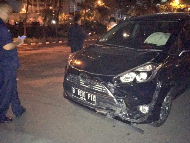 Mobil yang terlibat kecelakaan (Foto: Twitter: TMCPoldaMetro)