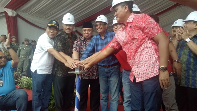 Djarot resmikan groundbreaking resto apung (Foto: Aria Pradana/kumparan)