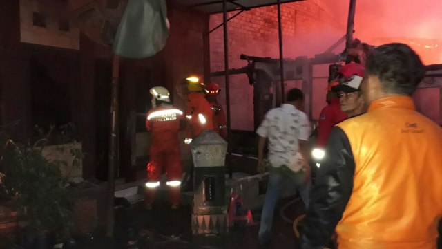 Kebakaran di Jalan Kangkung Kebayoran Lama (Foto: Dok. Humas Polres Jakarta Selatan)