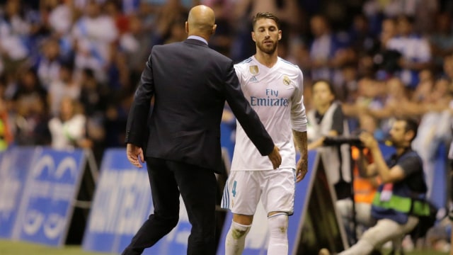 Zidane dan Ramos di laga versus Deportivo. (Foto: Miguel Vidal/Reuters)