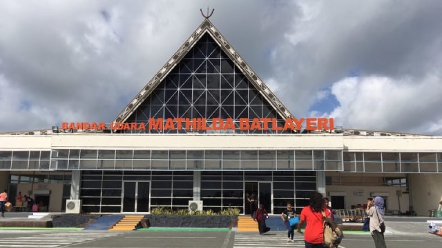 Mengenal Mathilda Batlayeri, Srikandi Penjaga Gerbang Saumlaki (3)